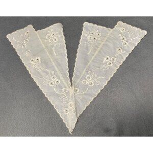 Vintage Embroidered Lace Collar with Floral Design